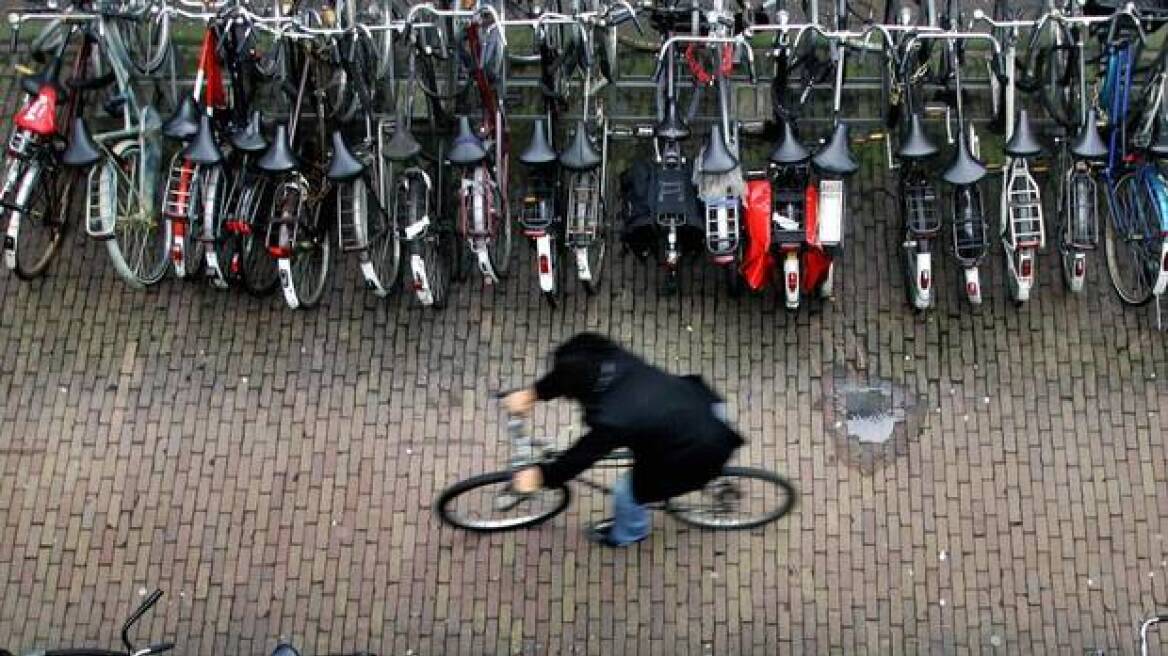 Κυκλοφοριακό κομφούζιο στο Άμστερνταμ από τα... ποδήλατα!