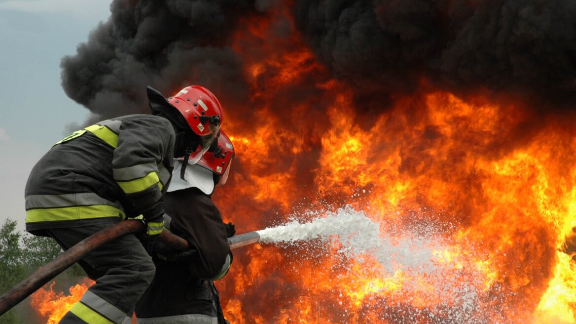 Υπό μερικό έλεγχο η πυρκαγιά στο Κίτσι Κορωπίου - Πυρκαγιά σε εργοστάσιο στον Ασπρόπυργο