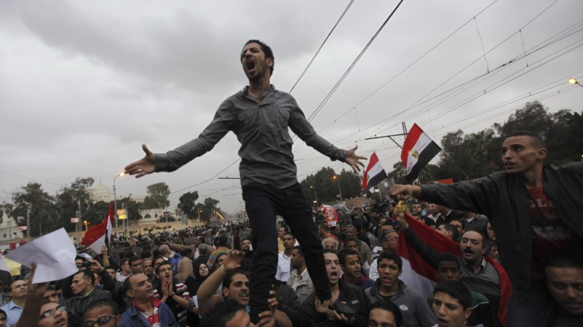 Αίγυπτος: Συγκρούσεις μεταξύ οπαδών και αντιπάλων του προέδρου Μόρσι