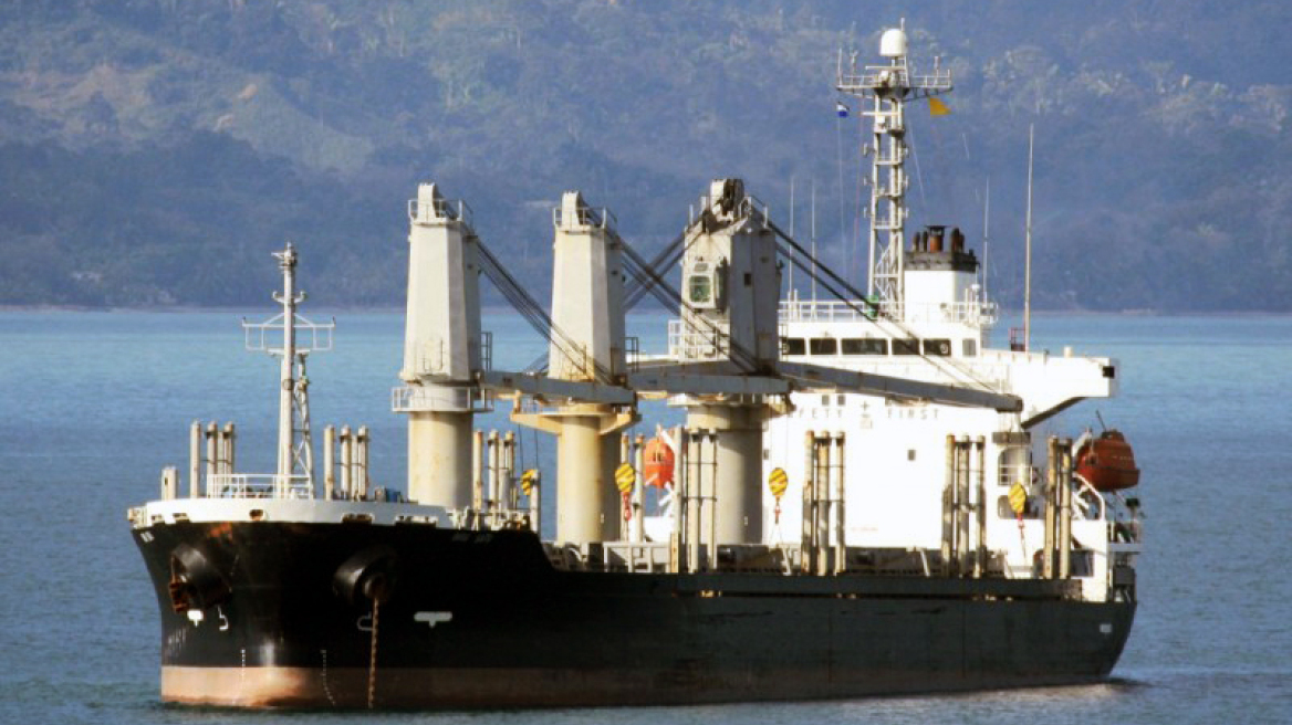 Πιέζει ο χρόνος για την επιχείρηση αποκόλλησης των πλοίων στην Άνδρο