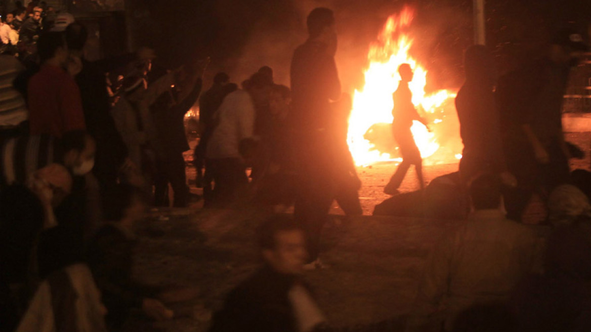 Αίγυπτος: Ολονύκτιες συγκρούσεις σε όλη τη χώρα 