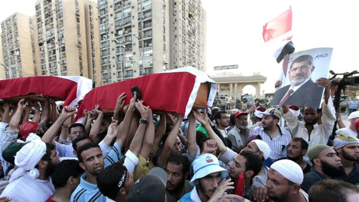 Αίγυπτος: 51 νεκροί υποστηρικτές του Μόρσι από πυρά αστυνομίας και στρατού