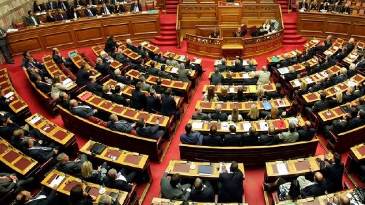 Βουλή: Ψηφίστηκε επι της αρχής το πολυνομοσχέδιο απο ΝΔ - ΠΑΣΟΚ