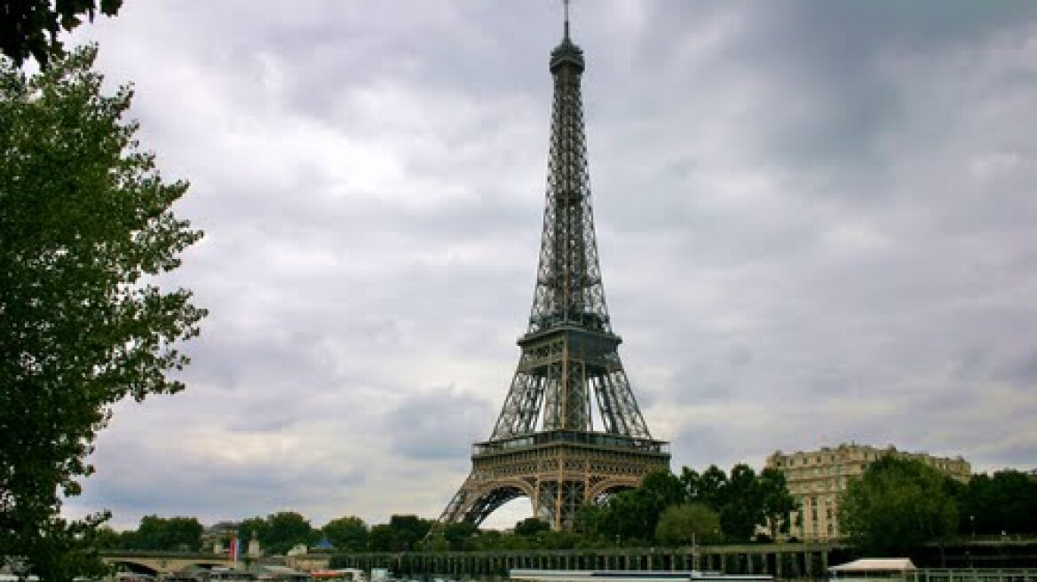 Ξενάγηση στον Πύργο του Άιφελ από την υπηρεσία Street View της Google
