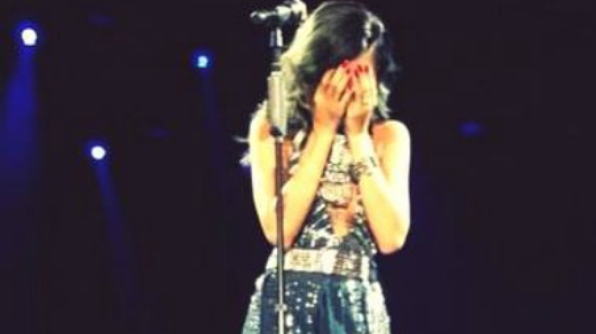 Η Rihanna ξέσπασε σε κλάματα την ώρα της συναυλίας