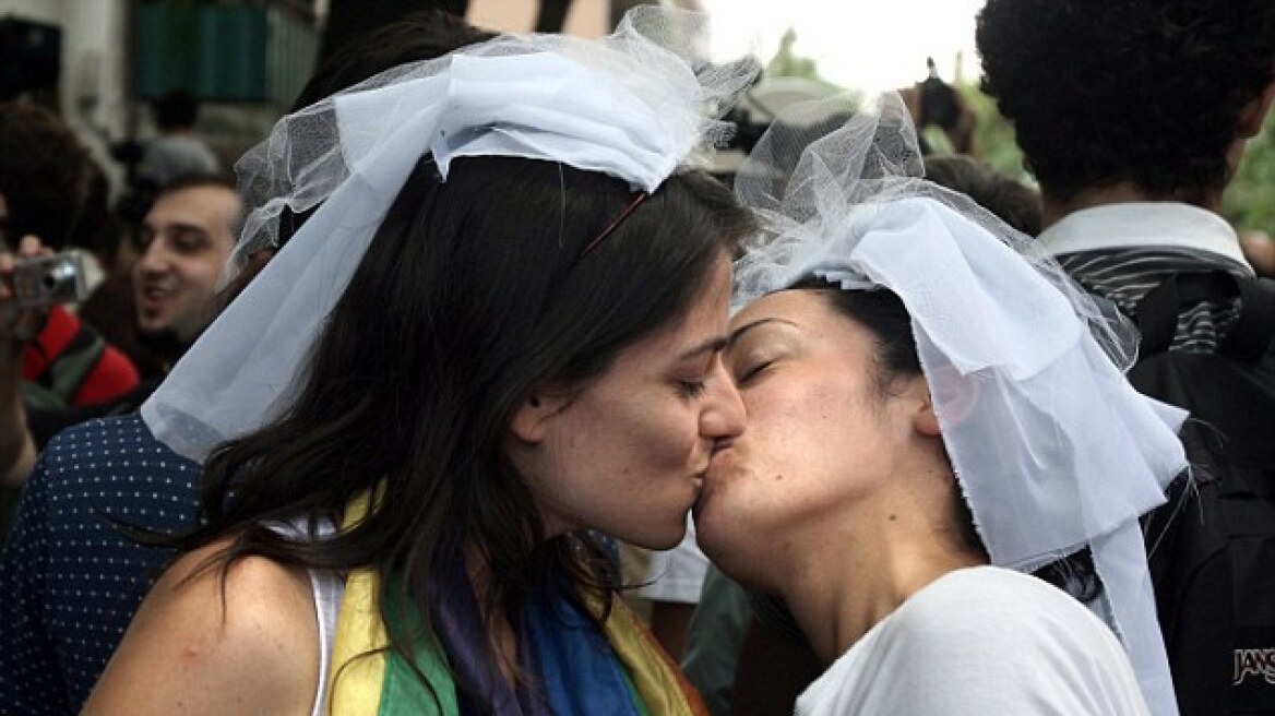 Οι γκέι γάμοι αλλάζουν τα λεξικά