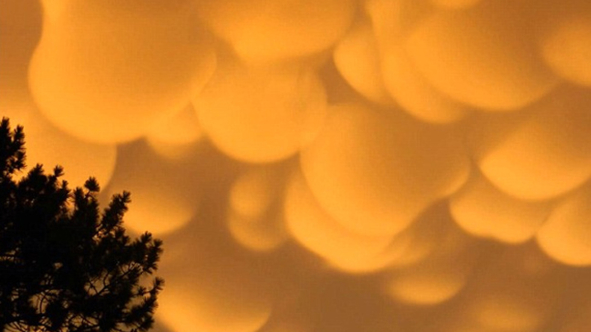 Βίντεο: Σύννεφα «μπαλόνια» στον... κίτρινο ουρανό του Μίσιγκαν