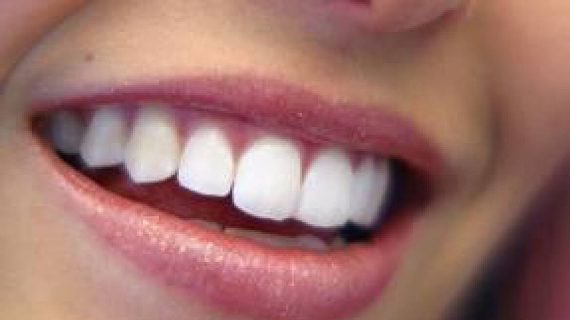 Δώδεκα συμβουλές για υγιή δόντια και λαμπερό χαμόγελο 