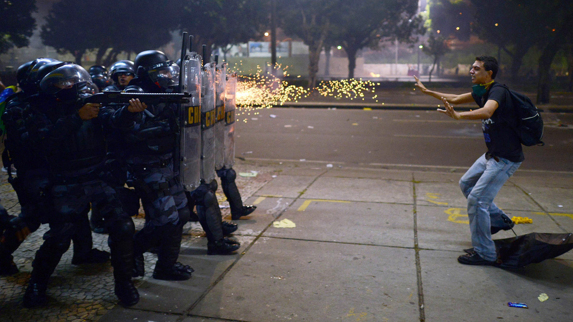 Βραζιλία: Σφοδρές συγκρούσεις διαδηλωτών και αστυνομίας στο Σάο Πάολο