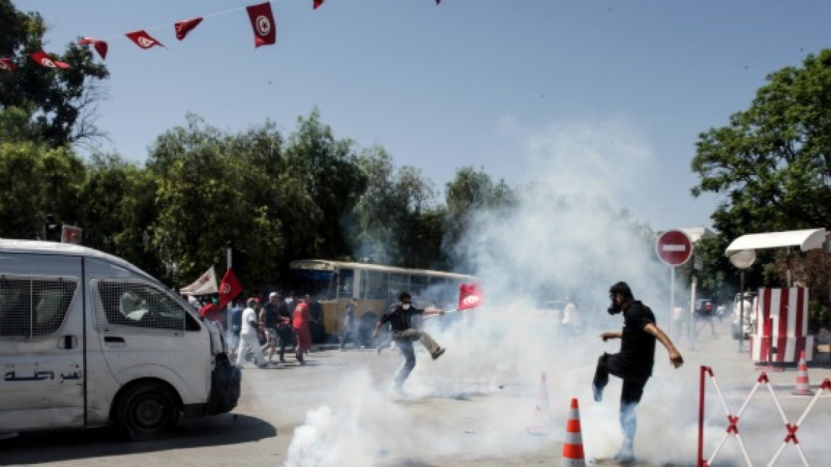 Τυνησία: Ολονύκτιες μάχες του στρατού με ένοπλη οργάνωση