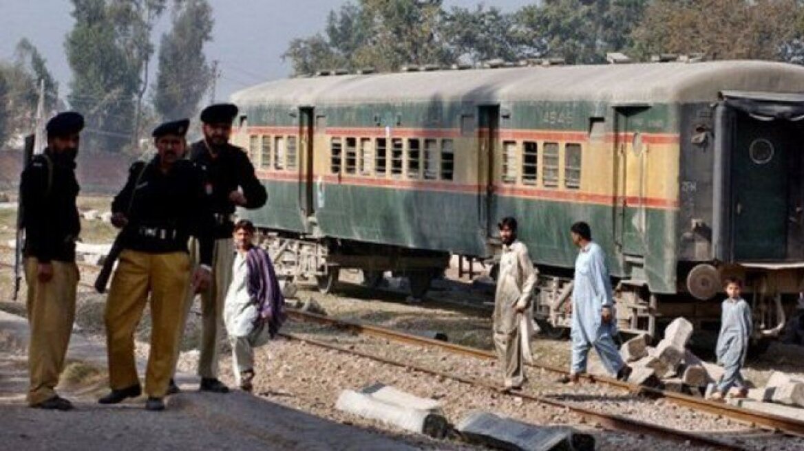Πακιστάν: Ένα παιδί νεκρό και 13 τραυματίες από έκρηξη βόμβας σε τρένο