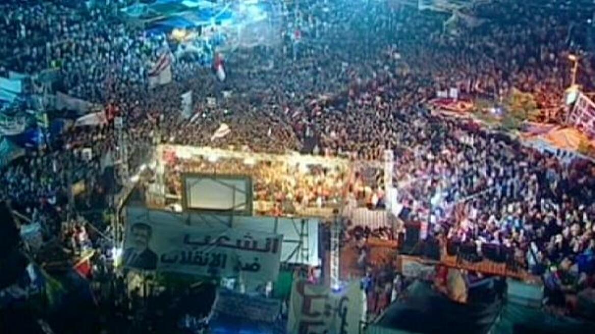 Οι υποστηρικτές του Μόρσι γιορτάζουν το τέλος του ραμαζανιού, παρά τις απειλές