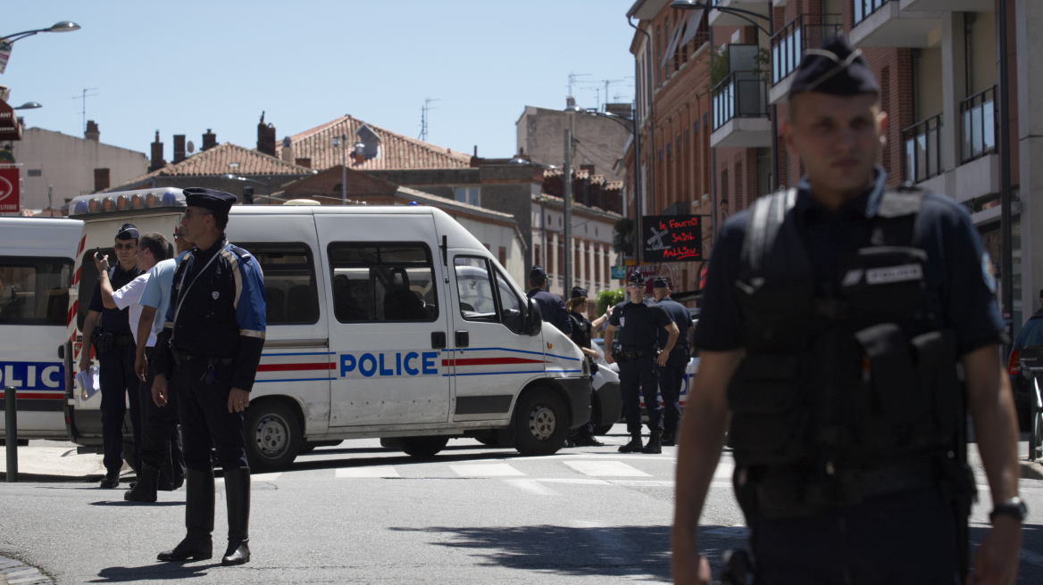 Σύλληψη στρατιώτη στη Γαλλία επειδή σχεδίαζε επίθεση σε τέμενος