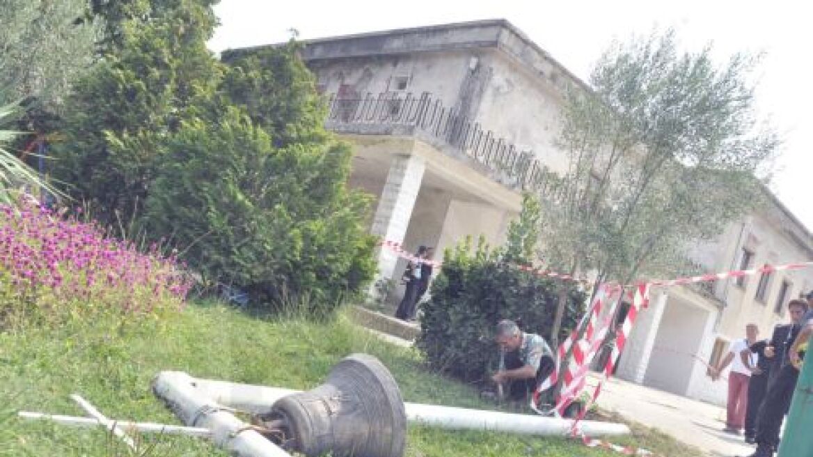 Αλβανοί γκρέμισαν τις καμπάνες σε εκκλησία στην Πρεμετή  