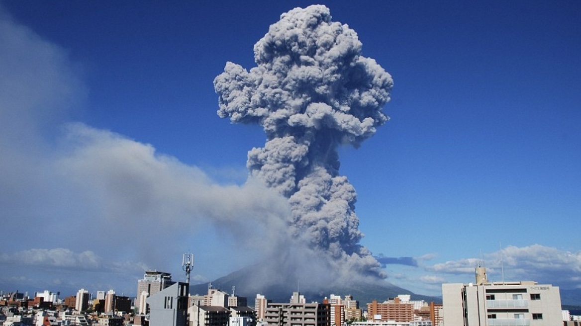 Θεαματική έκρηξη ηφαιστείου στην Ιαπωνία