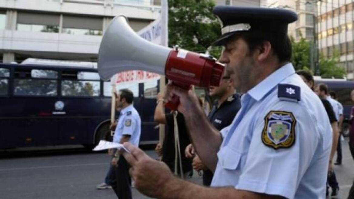 Ένστολη διαμαρτυρία των αστυνομικών στα εγκαίνια της ΔΕΘ