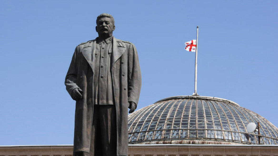 Γεωργία: Άγνωστοι βανδάλισαν άγαλμα του Ιωσήφ Στάλιν