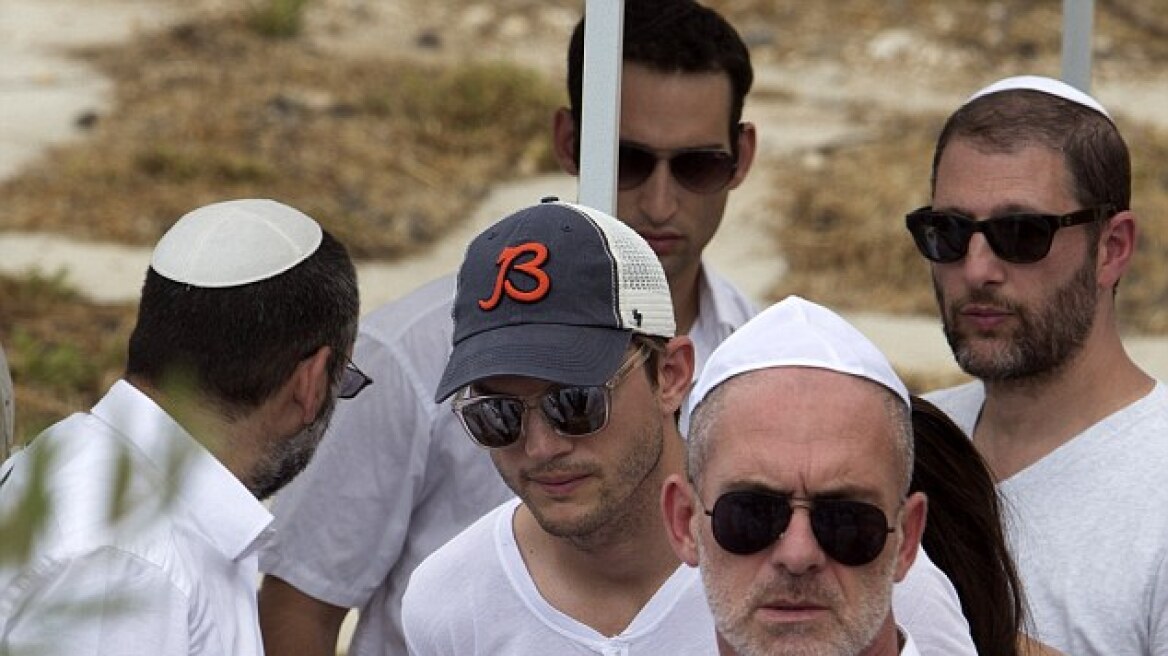 Ashton Kutcher-Mila Kunis: Μαζί στην κηδεία του 84χρονου ηγέτη της Kabbalah