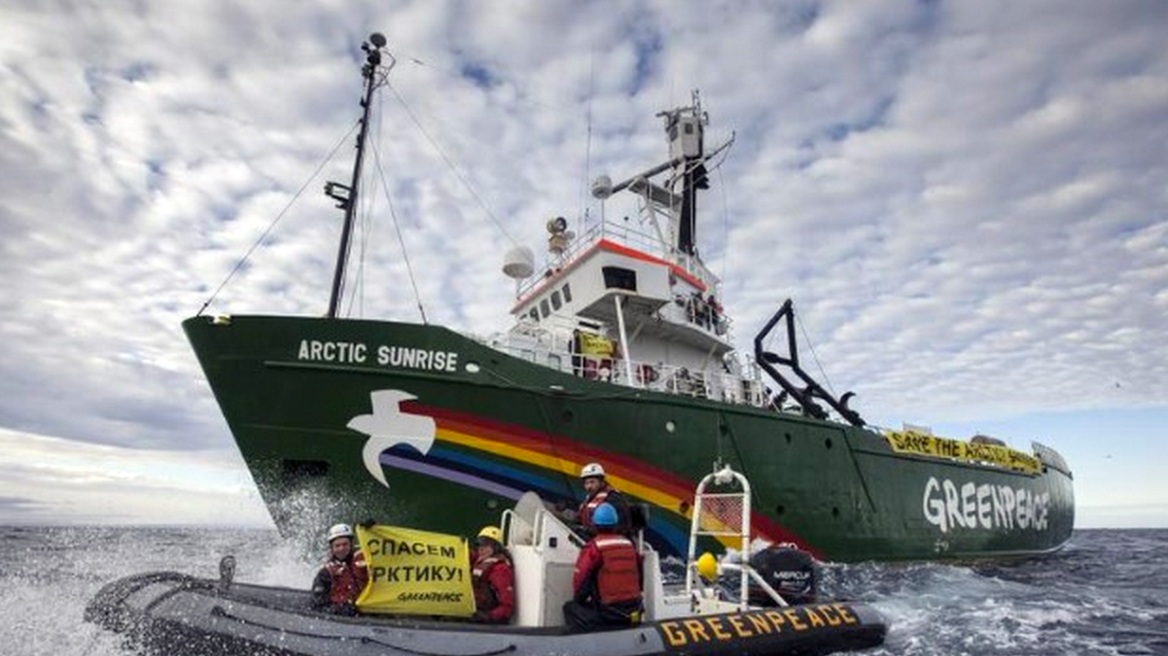 Ρωσία: Υπό κράτηση το πλήρωμα παγοθραυστικού της Greenpeace με την κατηγορία της πειρατείας