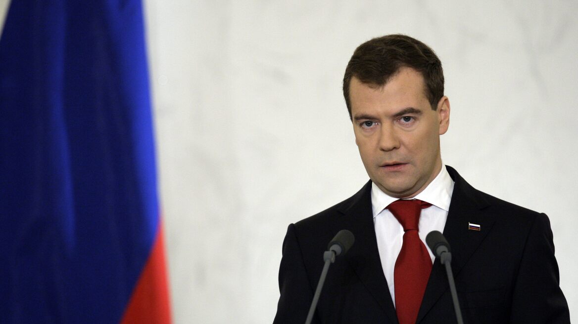 Μεντβέντεφ: Αναγκαίες οι μεταρρυθμίσεις για να μη βυθιστεί στην άβυσσο η Ρωσία