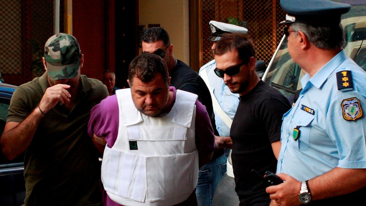 Στον άγνωστο άνδρα που φέρεται να «συνόδευε» τον Ρουπακιά εστιάζουν τώρα οι εισαγγελικές αρχές 