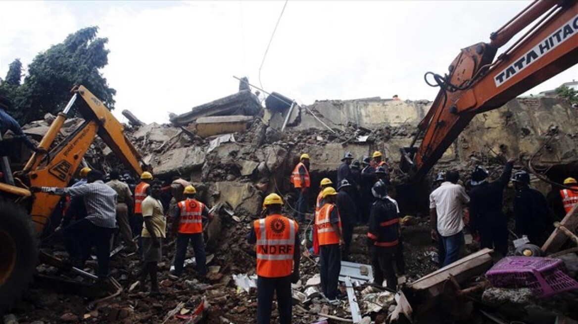 Στους 25 οι νεκροί από την κατάρρευση κτιρίου στην Ινδία