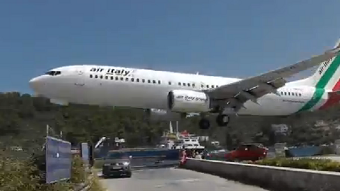 Βίντεο: Τρομακτική προσγείωση αεροπλάνου στην Σκιάθο 