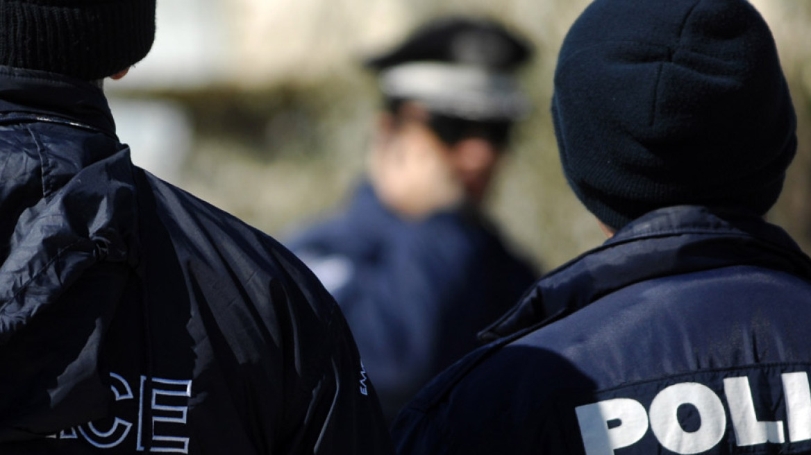 Eίκοσι αστυνομικούς ελέγχουν οι “αδιάφθοροι” για τη Χρυσή Αυγή