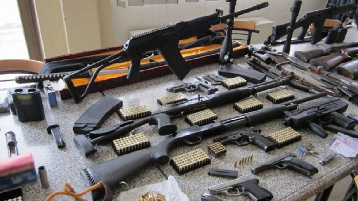 Συλλήψεις για οπλοστάσια σε Ηράκλειο, Κιλκίς και Πρέβεζα