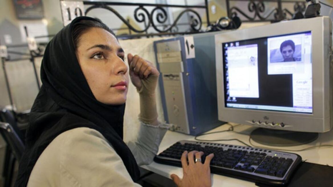 Η Τεχεράνη δεν αναμένεται να «ξεμπλοκάρει» Facebook και Twitter
