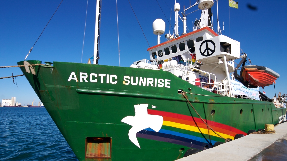 Ναρκωτικά και «ύποπτο» εξοπλισμό, λένε ότι βρήκαν οι ρωσικές αρχές στο πλοίο της Greenpeace