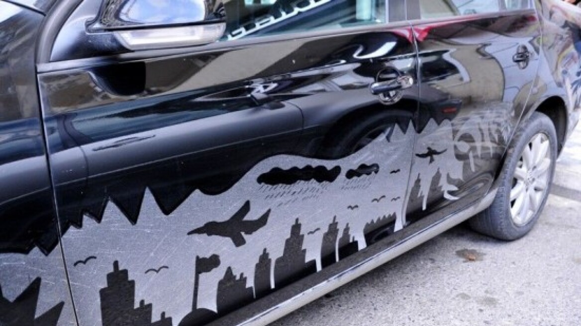 Βίντεο: Έργα τέχνης με καμβά... σκονισμένα αυτοκίνητα!