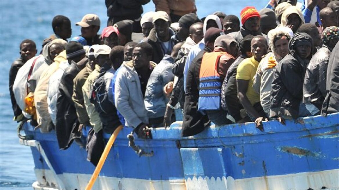 Παραλίγο νέα Λαμπεντούζα: Το πολεμικό ναυτικό της Μάλτας διέσωσε 120 λαθρομετανάστες 