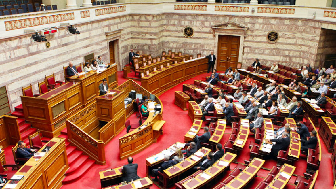 Σήμερα ψηφίζεται στη Βουλή η τροπολογία για την αργία των διοικητικών υπαλλήλων
