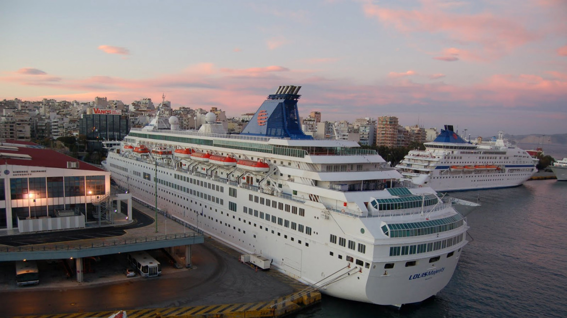 Πάνω από δύο εκατ. οι επιβάτες κρουαζιέρας φέτος στον Πειραιά