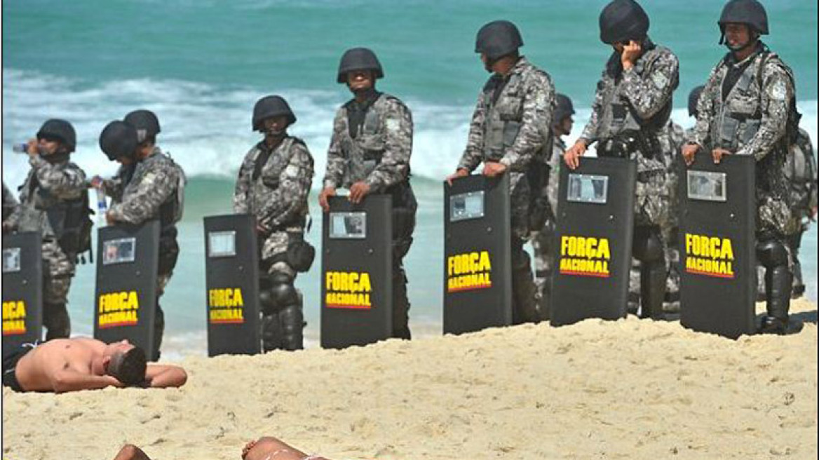 Βραζιλία: Άλλοι διαδηλώνουν κι άλλοι... λιάζονται!