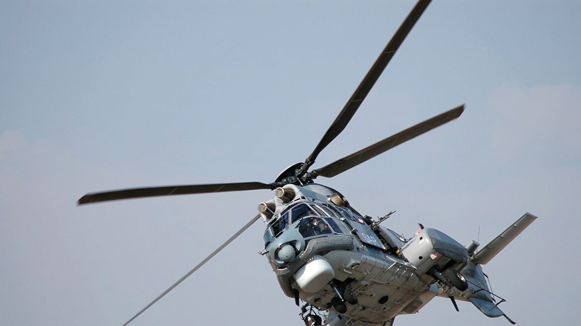 Παραλαβή με ελικόπτερο Super Puma ασθενούς από το «GOLDEN IRIS»