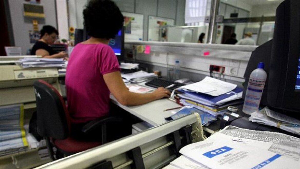 Νέο κύμα διαθεσιμότητας για το 2014 - Φεύγουν 11.000 υπάλληλοι από δέκα υπουργεία
