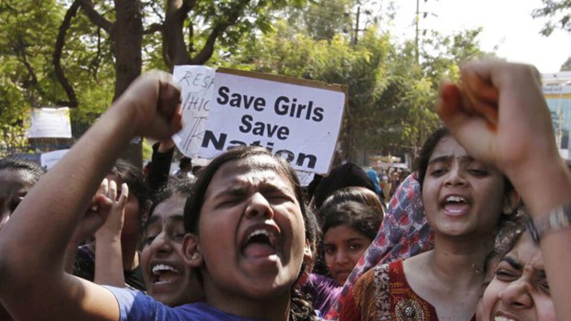 Βίασαν και έκαψαν ζωντανή 13χρονη στην Ινδία!