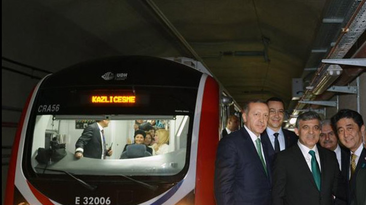 Δείτε φωτογραφίες από την φιέστα των Τούρκων για το υποθαλάσσιο μετρό του Βοσπόρου