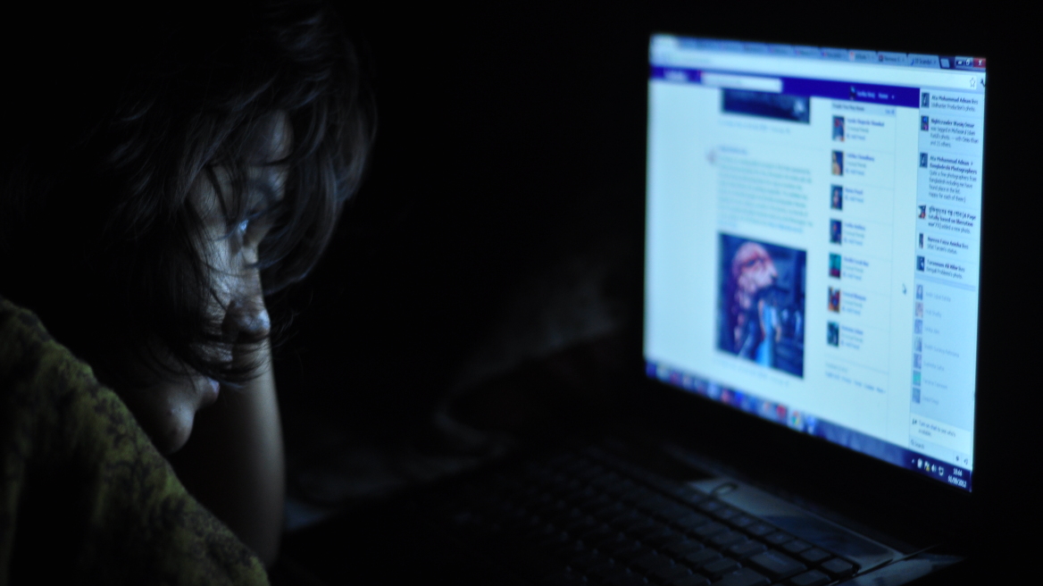 Πώς το διαδίκτυο βοηθά ψυχολογικά απομονωμένα και δυστυχισμένα άτομα