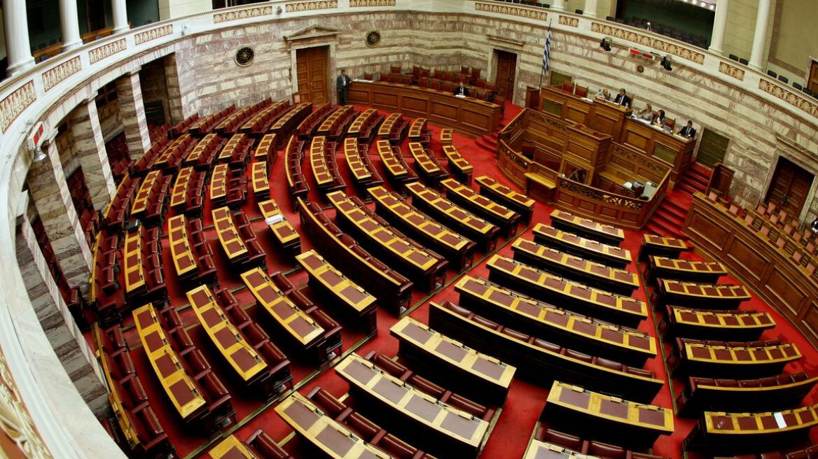 Κόντρα στη Βουλή για τον εκλογικό νόμο 