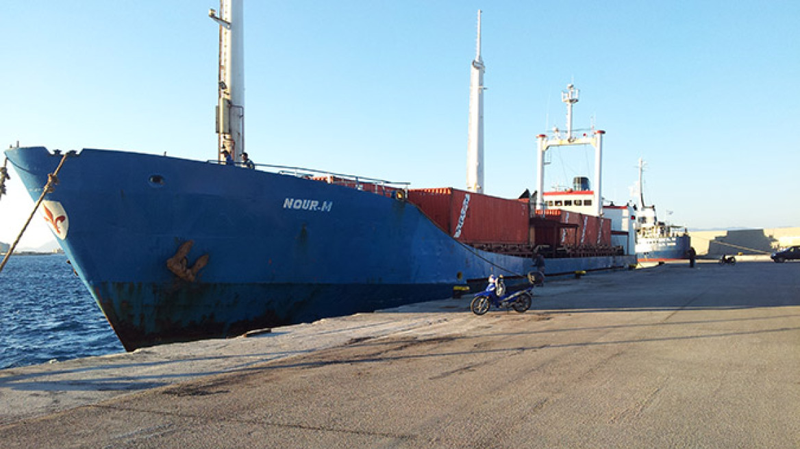 Άγνωστος ο προορισμός των 20.000 καλάσνικοφ που βρέθηκαν σε πλοίο έξω από τη Σύμη