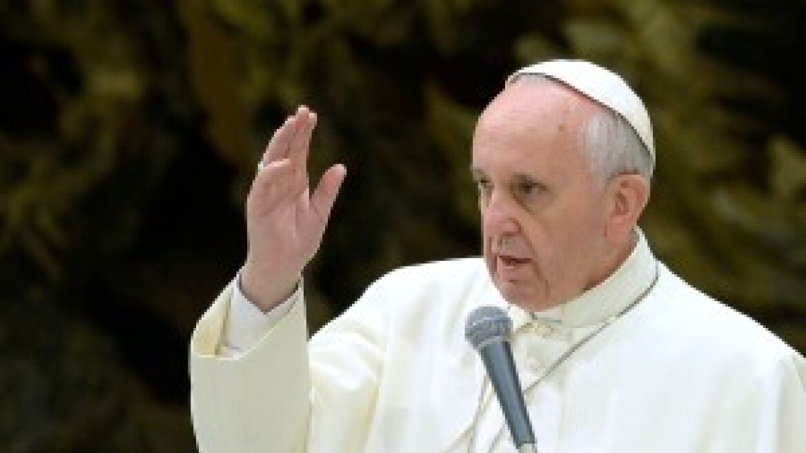 Πάπας: Όποιος κλέβει το κράτος ας δέσει μία πέτρα στο λαιμό κι ας πέσει στη θάλασσα