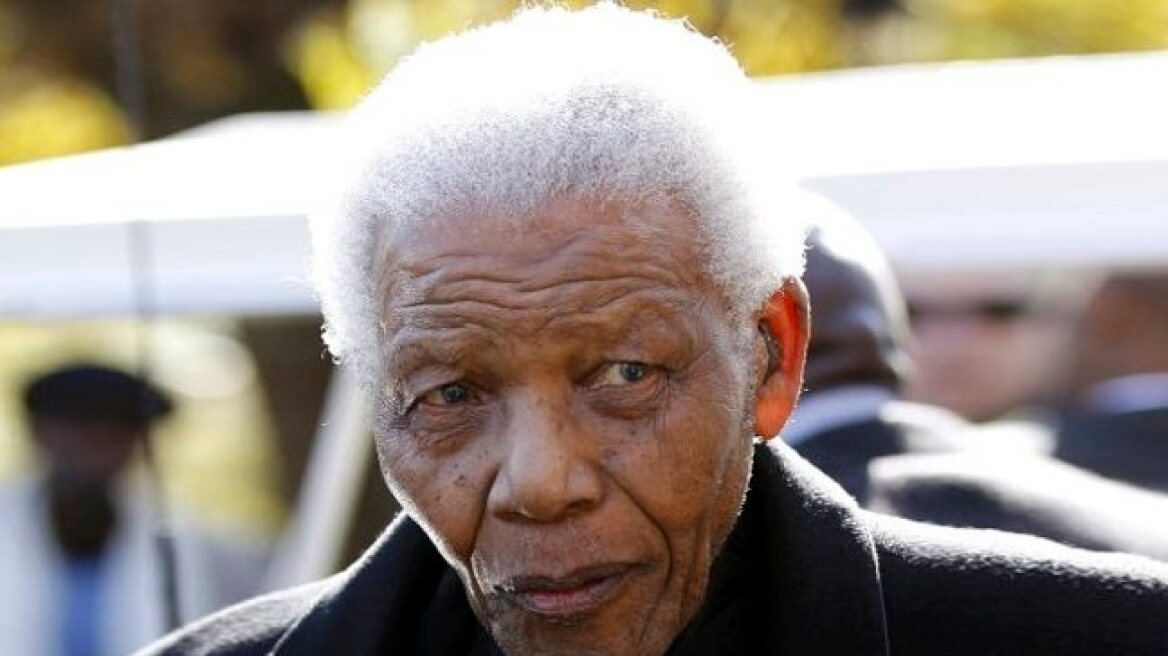 «Ο Μαντέλα επικοινωνεί μόνο με νεύματα»