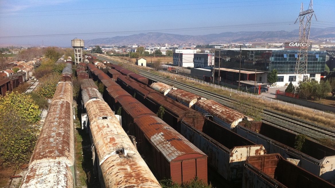 Θεσσαλονίκη: Δείτε φωτογραφίες από το «νεκροταφείο» τρένων στη Νέα Ιωνία