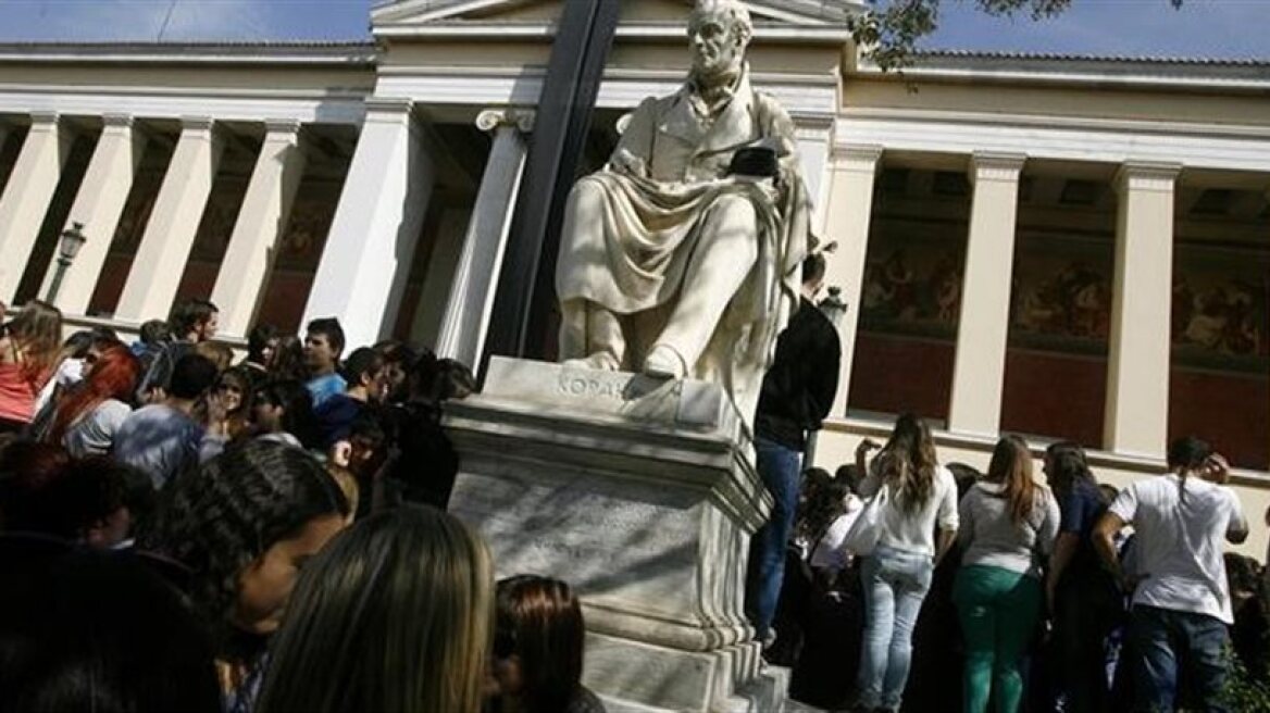 Πανεπιστήμιο Αθηνών: Τα ανίψια των υπουργών υπάγονται στην οικογενειοκρατία;