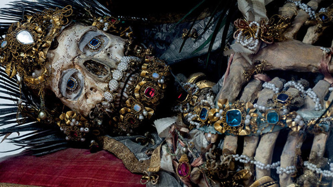 Οι Γερμανοί στολίζουν τα λείψανα αγίων τους με διαμάντια, ρουμπίνια και μαργαριτάρια