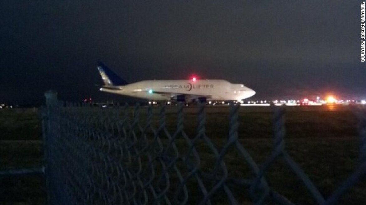 Βίντεο: Αεροσκάφος-«τέρας» προσγειώθηκε σε... «extra small» αεροδρόμιο!