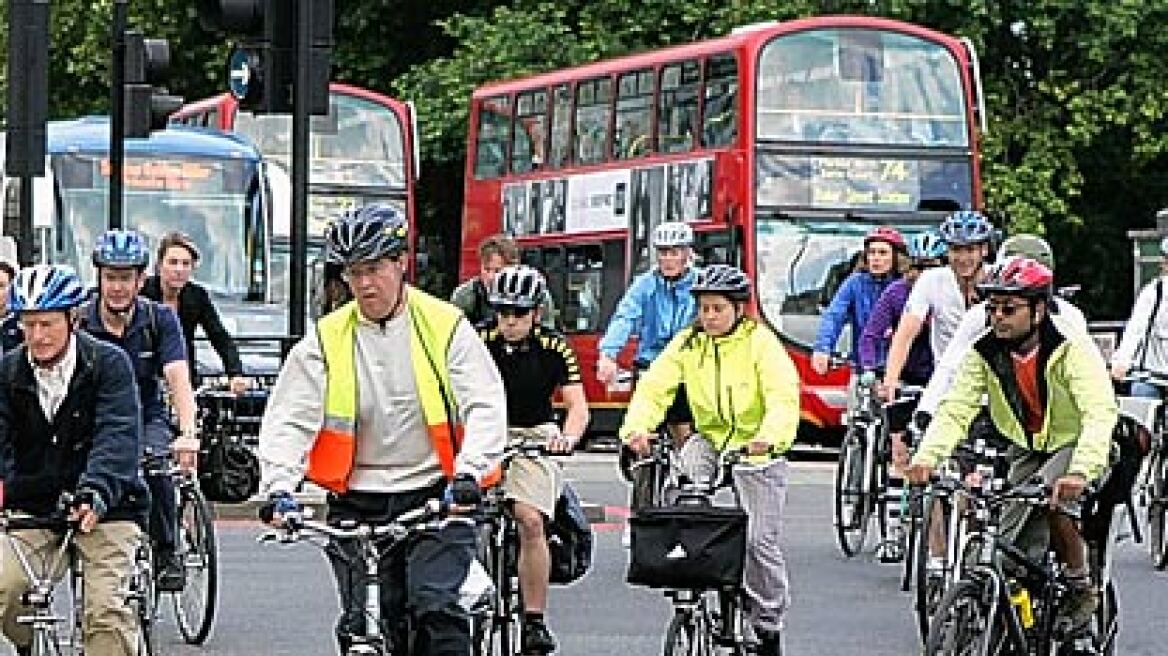 «Εχθρικό περιβάλλον» το Λονδίνο για τους ποδηλάτες